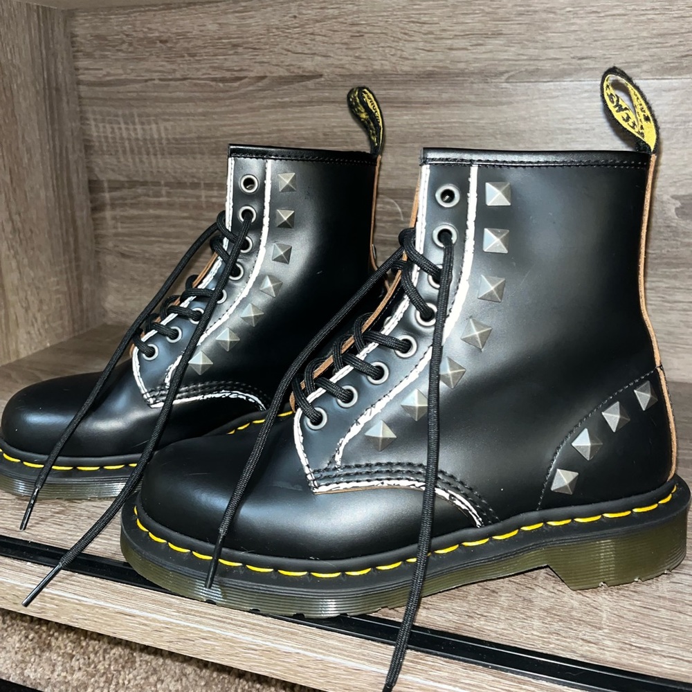 Doc martens size 6 in women. Never worn. No box